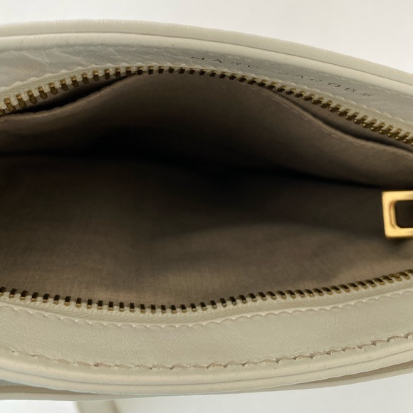 MARC JACOBS ‘Asa' Crossbody Bag in White - Picture 7 of 7